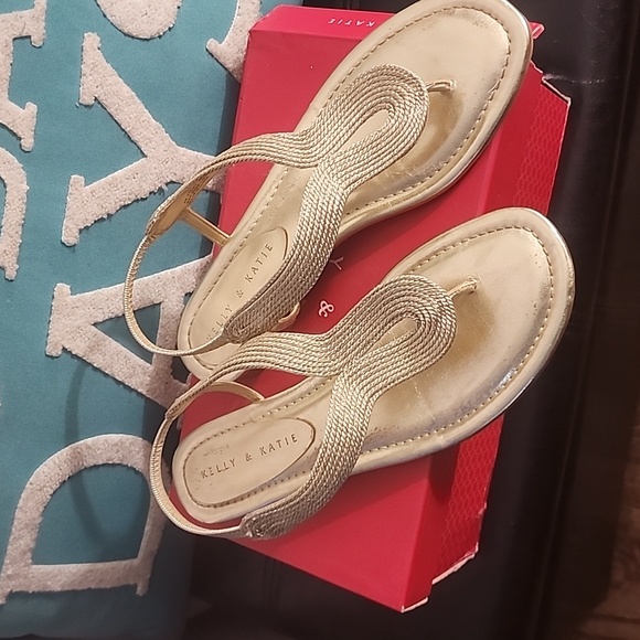 Sandals 👡 - Picture 2 of 6